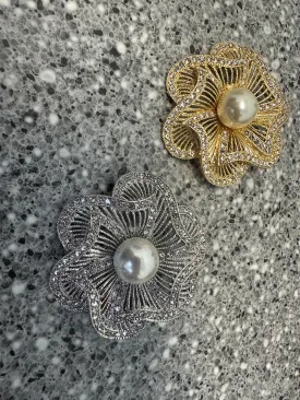 Flower with crystals & Pearl Pin