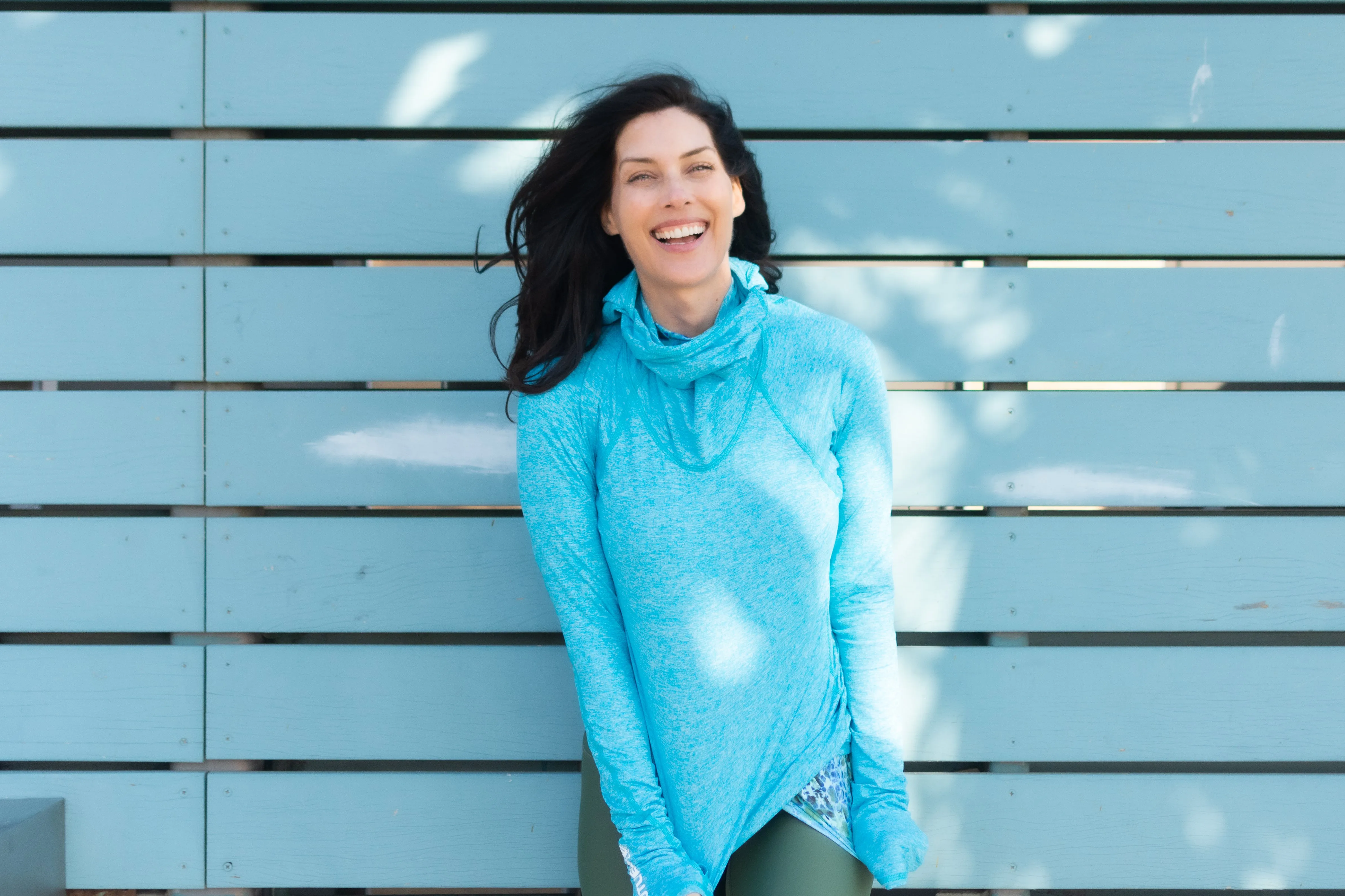 WOMEN'S HOODED PULLOVER RASH  - TURQUOISE